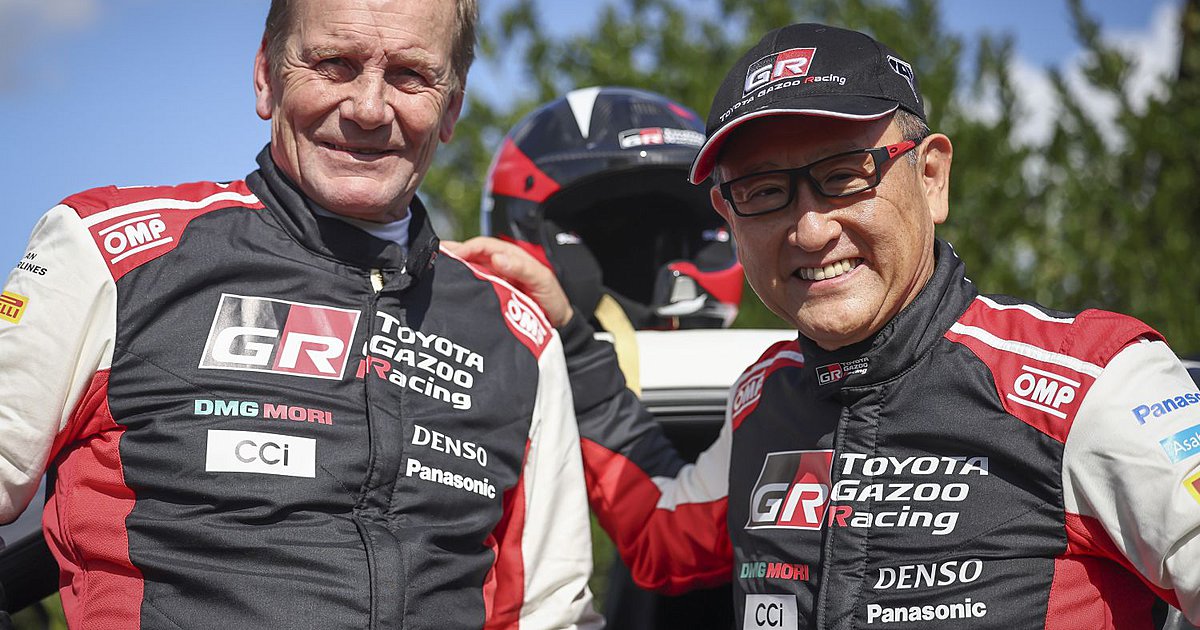 O Juha Kankkuken μαζί με τον Akio Toyoda.