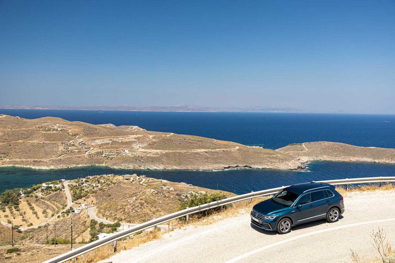 «Πετώντας» με το Tiguan πάνω από το υπερθέαμα του Οτζιά. «Πετώντας» με το Tiguan πάνω από το υπερθέαμα του Οτζιά.