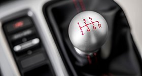 Κλέφτες δεν ήξεραν να οδηγούν αυτοκίνητο με μηχανικό κιβώτιο, απήγαγαν τον ιδιοκτήτη για να διαφύγουν!