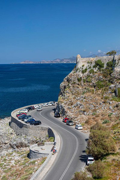 Άποψη της περιφερειακής παραλιακής οδού από τις επάλξεις της Φορτέτζας.