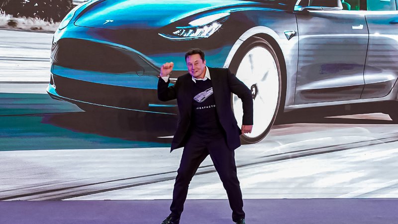 Με.. χίλια πάει η μετοχή της Tesla μετά την είσοδό της στο χρηματιστήριο.