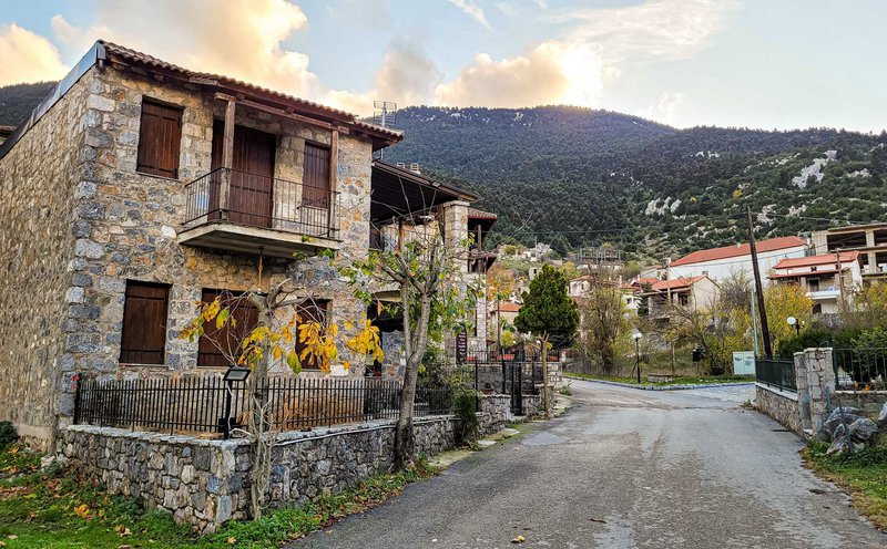 Το χωριό Ελικώνας (Ζερίκι) έχει τη δική του γραφικότητα.