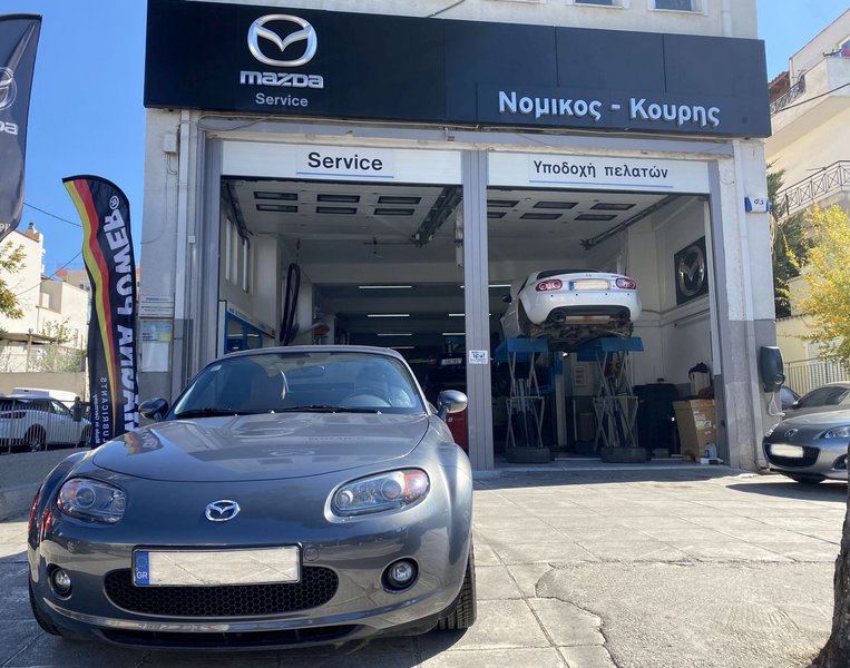 Στο εξουσιοδοτημένο συνεργείο Mazda Νομικός-Κουρής το MX-5 βρήκε τους κατάλληλους ανθρώπους ώστε να γίνει ξανά σα καινούργιο. Στο εξουσιοδοτημένο συνεργείο Mazda Νομικός-Κουρής το MX-5 βρήκε τους κατάλληλους ανθρώπους ώστε να γίνει ξανά σα καινούργιο.