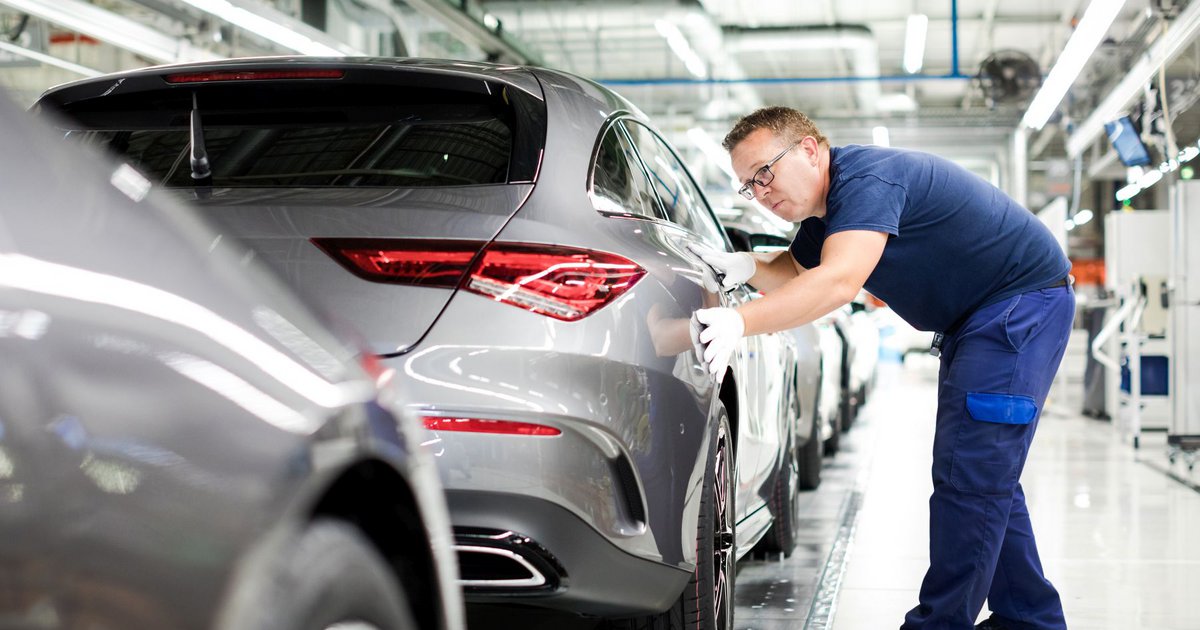 Δυσοίωνη πρόβλεψη Γερμανού οικονομολόγου: «Το 2030 BMW, Mercedes και VW δεν θα έχουν καμία σχέση με αυτό που είναι σήμερα»