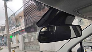 Μαύρες κουκίδες περιμετρικά του παρμπρίζ - Αυτός είναι ο ρόλος τους