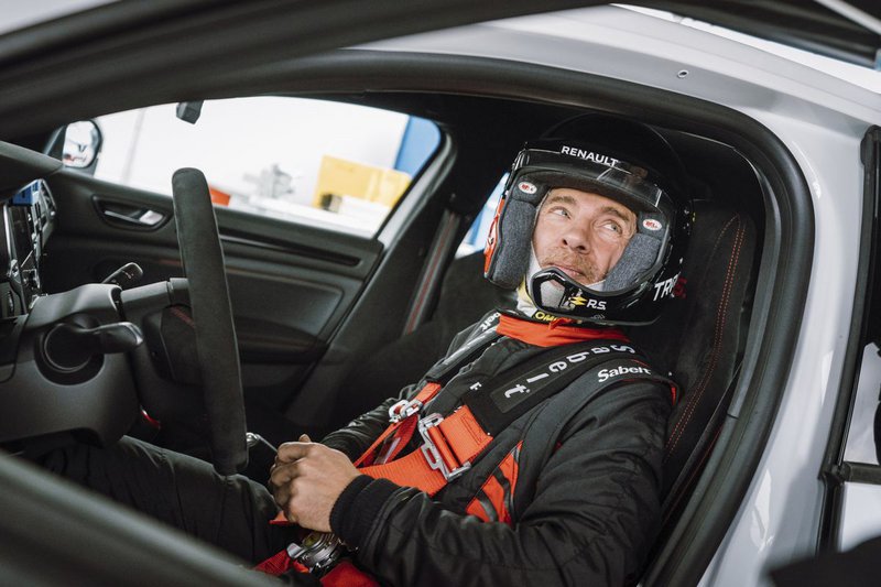 O Laurent Hurgon μέσα σε ένα Megane 4 R.S. Trophy-R.