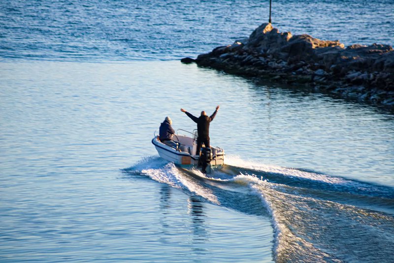 Ψαράδες «εφορμούν» στον Αμβρακικό.