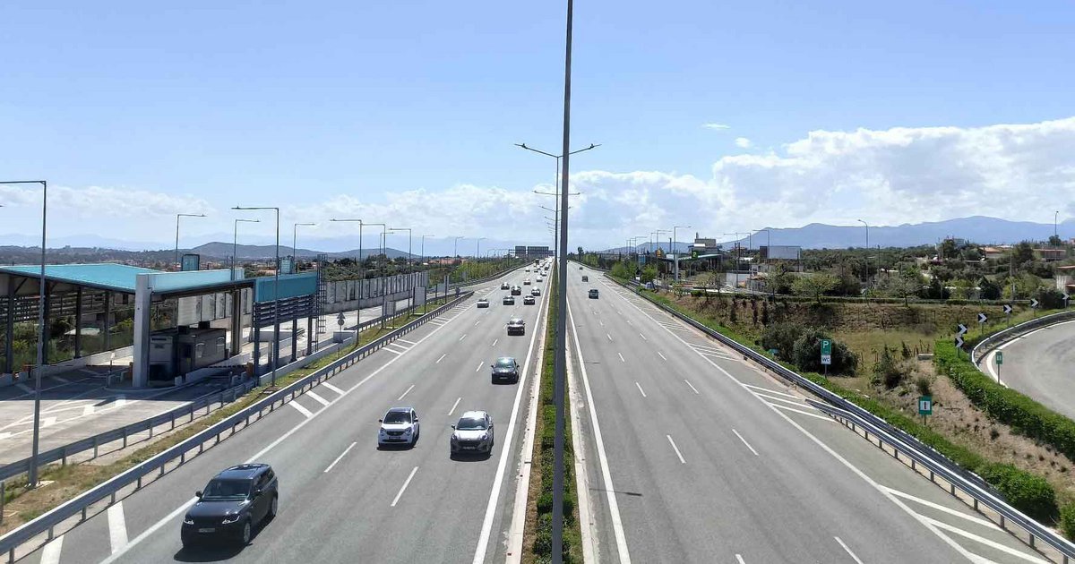 Σοκαριστικό video: Ηλικιωμένη με Mercedes οδηγεί ανάποδα στην Αθηνών–Κορίνθου
