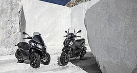 Piaggio: Μαύρισαν τα Beverly S και MP3 300 Piaggio: Μαύρισαν τα Beverly S και MP3 300