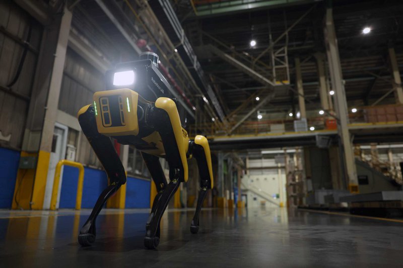 Factory Safety Service Robot: προϊόν της συνεργασίας της Hyundai με την Boston Dynamics, το ρομπότ αυτό πραγματοποιεί ελέγχους πυρασφάλειας. Factory Safety Service Robot: προϊόν της συνεργασίας της Hyundai με την Boston Dynamics, το ρομπότ αυτό πραγματοποιεί ελέγχους πυρασφάλειας.