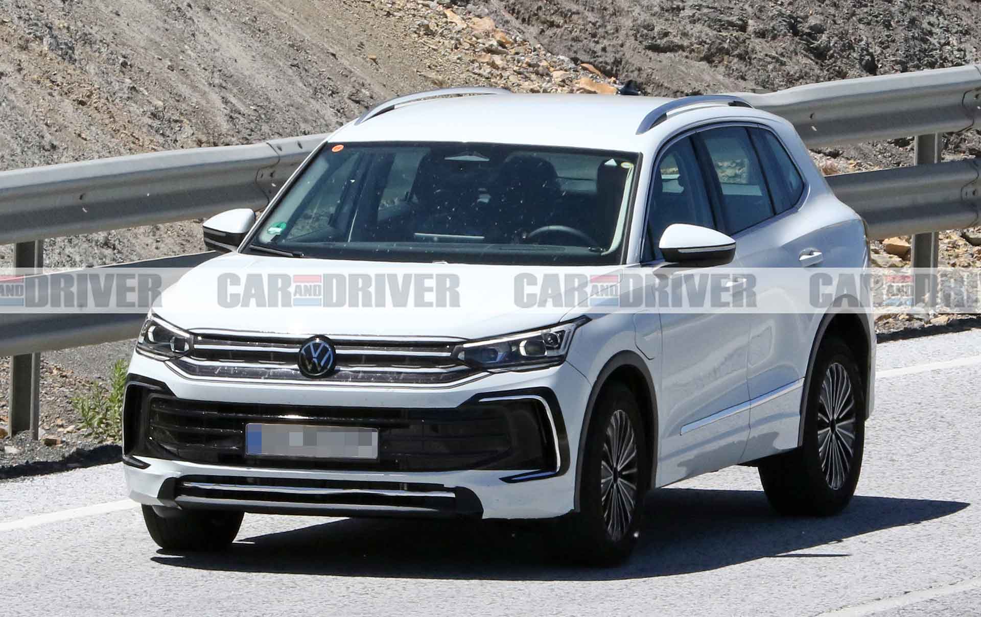 Το νέο volkswagen tiguan phev αποχωρίζεται το έντονο καμουφλάζ του