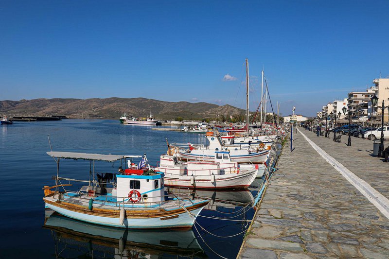 Στην παραλία / «περατζάδα» της Καρύστου.