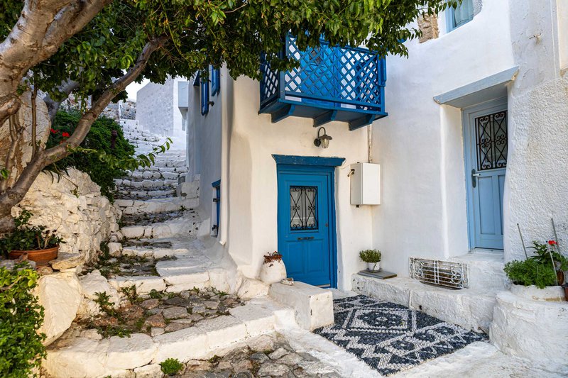 Στα σοκάκια της Χώρας σε περιμένουν ουκ ολίγες ευχάριστες εικόνες.