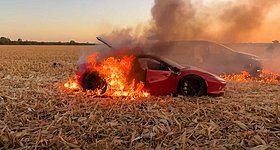 H καμένη Ferrari F8 Tributo «έκαψε ξανά» τον ιδιοκτήτη της - Γιατί συνελήφθη 2 χρόνια μετά (video)