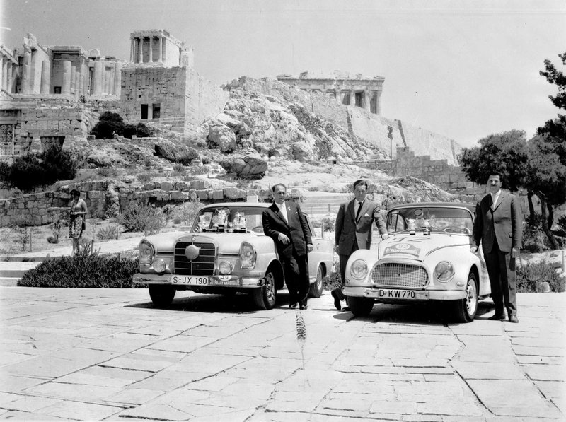 Διεθνές Ράλι Ακρόπολις, 1960. Αριστερά ο νικητής Walter Schock με Mercedes-Benz 220 SE και δεξιά ο Wolfgang Levy, ο οποίος κατέλαβε την τρίτη θέση με το Auto Union Type 1000 και ήταν ο νικητής στην κατηγορία του.: Πηγή: Mercedes-Benz Public Archives Διεθνές Ράλι Ακρόπολις, 1960. Αριστερά ο νικητής Walter Schock με Mercedes-Benz 220 SE και δεξιά ο Wolfgang Levy, ο οποίος κατέλαβε την τρίτη θέση με το Auto Union Type 1000 και ήταν ο νικητής στην κατηγορία του.: Πηγή: Mercedes-Benz Public Archives