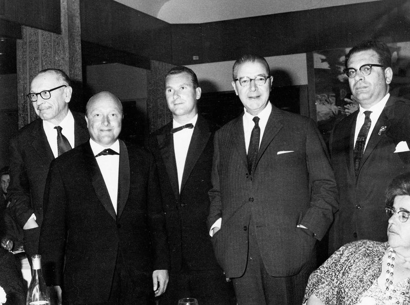 Ράλι Ακρόπολις 1963. Η νικήτρια ομάδα Eugen Böhringer / Rolf Knoll κατά την τελετή απονομής. Από αριστερά: Ο Πρόεδρος της Ελληνικής Λέσχης Αυτοκινήτου ΕΛΠΑ Απόστολος Νικολαΐδης, οι νικητές Eugen Böhringer / Rolf Knoll και ο υπουργός Μεταφορών Δημήτριος Βρανόπουλος.: Πηγή: Mercedes-Benz Public Archives Ράλι Ακρόπολις 1963. Η νικήτρια ομάδα Eugen Böhringer / Rolf Knoll κατά την τελετή απονομής. Από αριστερά: Ο Πρόεδρος της Ελληνικής Λέσχης Αυτοκινήτου ΕΛΠΑ Απόστολος Νικολαΐδης, οι νικητές Eugen Böhringer / Rolf Knoll και ο υπουργός Μεταφορών Δημήτριος Βρανόπουλος.: Πηγή: Mercedes-Benz Public Archives