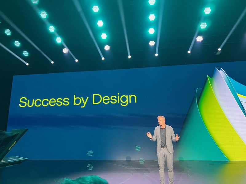 Με βασικό σύνθημα «Success by Design» o Διευθύνων Σύμβουλος Oliver Blume προϊδέασε για τις αλλαγές που αναμένονται στον Όμιλο Volkswagen. Με βασικό σύνθημα «Success by Design» o Διευθύνων Σύμβουλος Oliver Blume προϊδέασε για τις αλλαγές που αναμένονται στον Όμιλο Volkswagen.