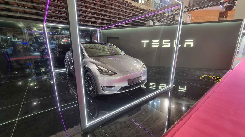 Παρούσα και η Tesla στην έκθεση Παρούσα και η Tesla στην έκθεση