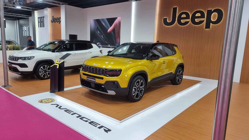 Το Avenger σε κεντρική θέση στο περίπτερο της Jeep Το Avenger σε κεντρική θέση στο περίπτερο της Jeep