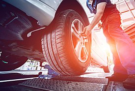 ΑΑΔΕ: Τι αλλάζει για συνεργεία αυτοκινήτων, πλυντήρια και ενοικιαζόμενα