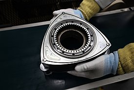 Mazda: Δείτε πώς κατασκευάζεται ο εμβληματικός κινητήρας Wankel στην Ιαπωνία (video)