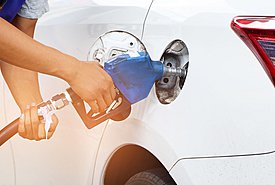ΕΦΚ στα καύσιμα: Πόσα πληρώνουμε σε κάθε λίτρο βενζίνης – Μπορεί να μειωθεί;