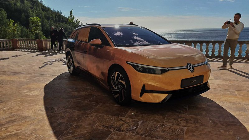 Σε πρώτη προβολή και με τη μορφή πρωτοτύπου είδαμε και το πρώτο ηλεκτρικό station wagon της VW, το ID.7 Tourer.