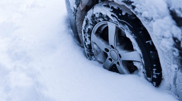 Χειμερινά ελαστικά: Όσα πρέπει να γνωρίζετε για την ασφάλεια και την απόδοσή τους