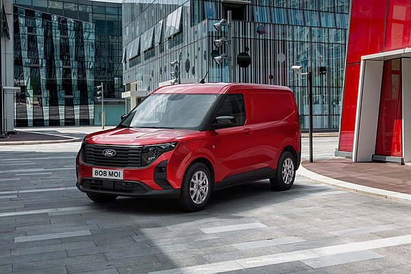 Ford Transit Courier: Μεγαλύτερο, ασφαλέστερο και πιο αποδοτικό από ποτέ