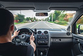 6+1 κακές συνήθειες στην οδήγηση που στέλνουν το αυτοκίνητο στο συνεργείο