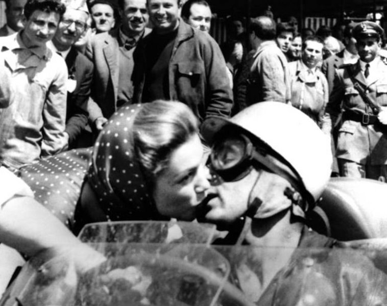 Ο Alfonso de Portago με τη σύντροφό του, Linda Christian, λίγη ώρα πριν τον θάνατό του Ο Alfonso de Portago με τη σύντροφό του, Linda Christian, λίγη ώρα πριν τον θάνατό του