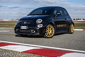 Αbarth: Βάζει στην άκρη τους φορτιστές και επιστρέφει στα θερμικά hot hatch