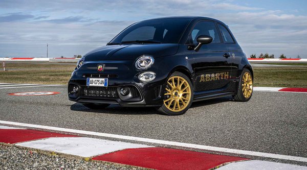 Αbarth: Βάζει στην άκρη τους φορτιστές και επιστρέφει στα θερμικά hot hatch