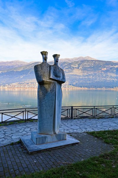 Έργο του γλύπτη Θεόδωρου Παπαγιάννη που όπως αναφέρει ήθελε να τοποθετηθεί απέναντι από τα φοβερά Μπουντρούμια του Κάστρου και να μείνει ως στοιχείο για όλους όσους μαρτύρησαν. Έργο του γλύπτη Θεόδωρου Παπαγιάννη που όπως αναφέρει ήθελε να τοποθετηθεί απέναντι από τα φοβερά Μπουντρούμια του Κάστρου και να μείνει ως στοιχείο για όλους όσους μαρτύρησαν.
