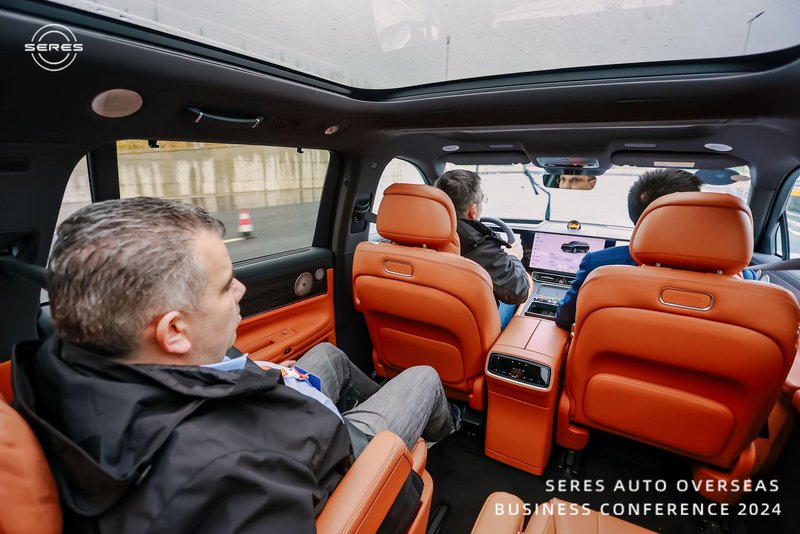 Το εσωτερικό του SERES 9