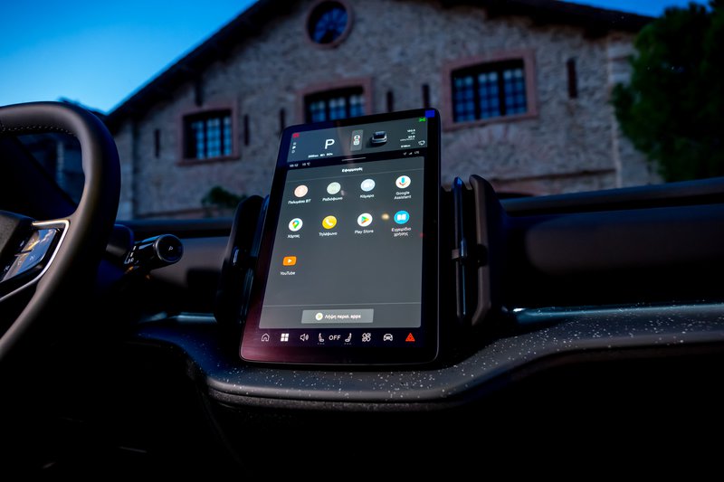 Η εταιρεία επεξεργαστών Snapdragon (τη γνωρίζετε από τα smartphone) εξοπλίζει το EX30, τόσο για τη μονάδα ελέγχου του κόκπιτ, όσο και των συστημάτων κίνησης και ασφάλειας.