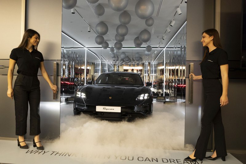 Η νέα Porsche Taycan