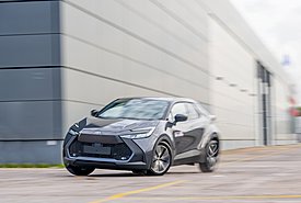 Toyota C-HR: Τι εξοπλισμό αγοράζεις με τα 28.300€ της βασικής έκδοσης