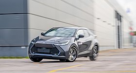 Toyota C-HR: Τι εξοπλισμό αγοράζεις με τα 28.300€ της βασικής έκδοσης