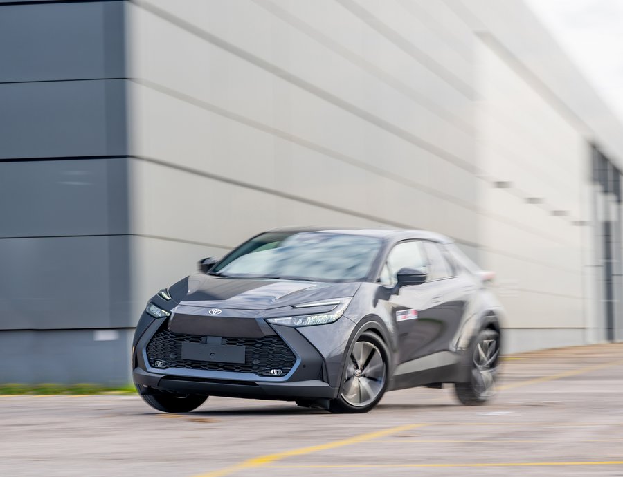 Toyota C-HR: Τι εξοπλισμό αγοράζεις με τα 28.300€ της βασικής έκδοσης