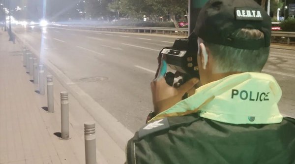 Μεθυσμένος οδηγός έτρεχε με 230 km/h - Η καταδίωξη και το «τσουχτερό» πρόστιμο (video)