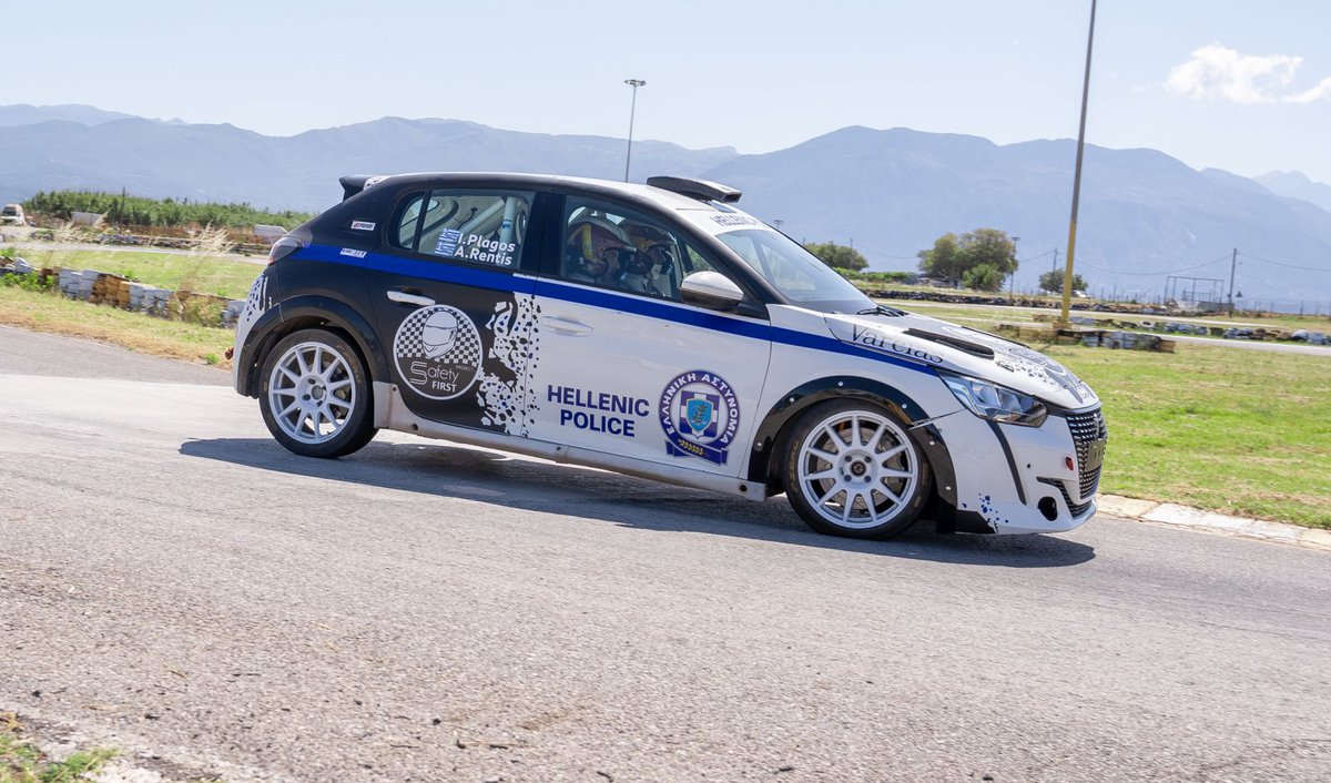 Τα μυστικά της καταδίωξης: Οδηγός του Ράλλυ Ακρόπολις εκπαιδεύει Έλληνες αστυνομικούς (video)