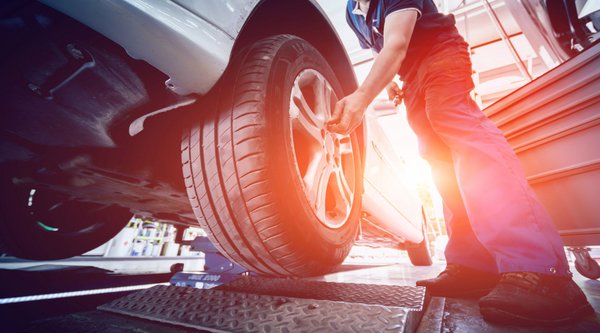 ΑΑΔΕ: Τι αλλάζει για συνεργεία αυτοκινήτων, πλυντήρια και ενοικιαζόμενα