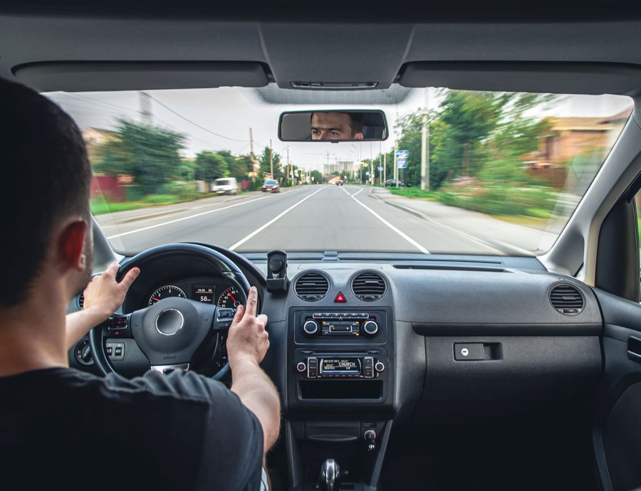 Γιατί τρέμει το τιμόνι στις υψηλές ταχύτητες; Πέντε λόγοι και πώς να το αντιμετωπίσετε