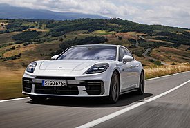 Porsche: Σενάρια για ένα νέο μοντέλο που θα ενώσει Taycan και Panamera