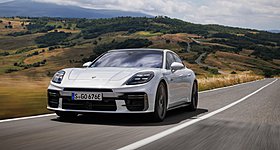 Porsche: Σενάρια για ένα νέο μοντέλο που θα ενώσει Taycan και Panamera