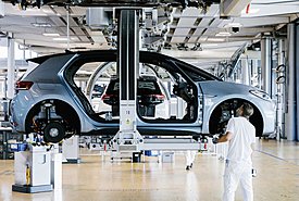 Volkswagen: Εγκρίθηκε σχέδιο για 100.000 λιγότερες θέσεις εργασίας και μείωση 50% στη γκάμα