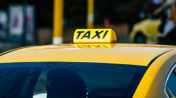 Ξεκινούν νέα απεργία οι οδηγοί ταξί από Δευτέρα 23 Μαρτίου