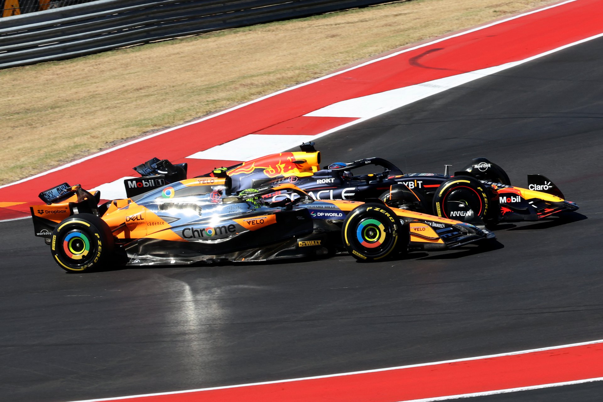 Η Red Bull βλέπει πτώση της McLaren μετά την απαγόρευση του mini-DRS