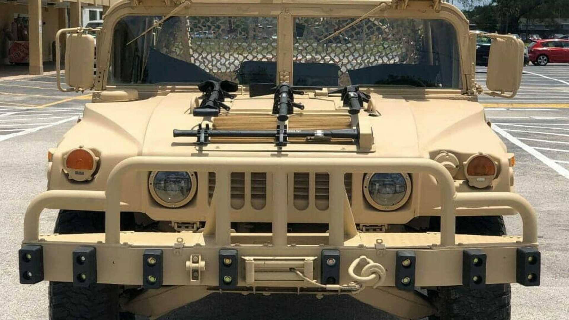 Στρατιωτικό Hummer σε τιμή ευκαιρίας